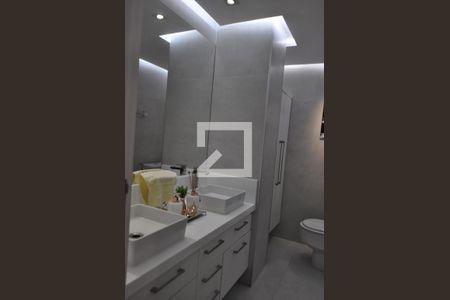 Apartamento à venda com 225m², 3 quartos e 2 vagasBanheiro da Suíte