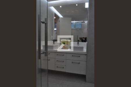Apartamento à venda com 225m², 3 quartos e 2 vagasBanheiro da Suíte