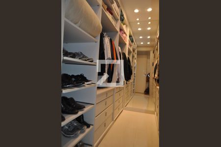 Apartamento à venda com 225m², 3 quartos e 2 vagasClose Quarto 3 