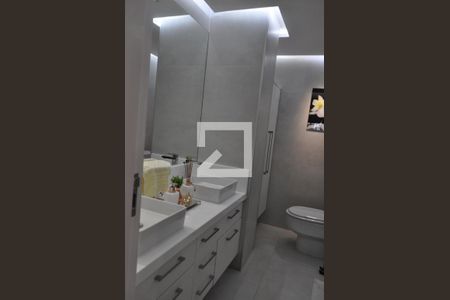 Apartamento à venda com 225m², 3 quartos e 2 vagasBanheiro da Suíte