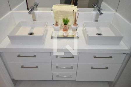 Apartamento à venda com 225m², 3 quartos e 2 vagasBanheiro da Suíte