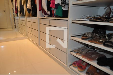 Apartamento à venda com 225m², 3 quartos e 2 vagasClose Quarto 3 