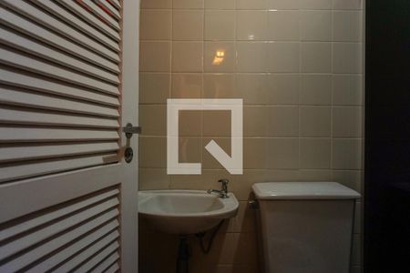 Apartamento para alugar com 160m², 4 quartos e 2 vagas Apartamento para alugar com 160m², 4 quartos e 2 vagasBanheiro de Serviço