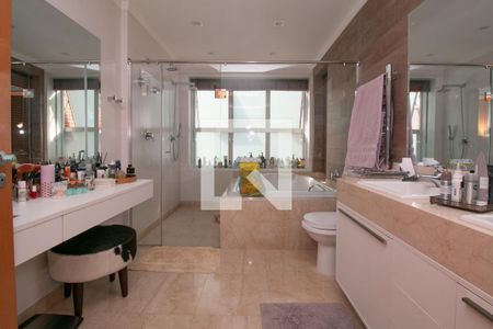 Apartamento à venda com 280m², 3 quartos e 5 vagasBanheiro Suíte 3