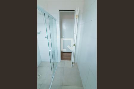 Banheiro de kitnet/studio para alugar com 1 quarto, 20m² em Jardim Bonfiglioli, São Paulo