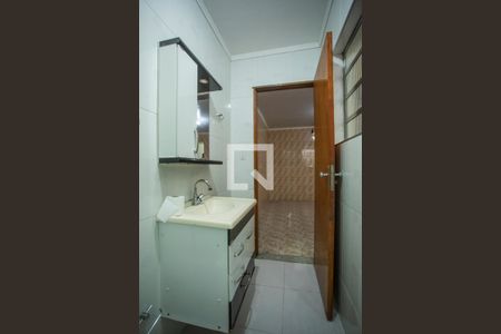 Banheiro de casa para alugar com 2 quartos, 70m² em Vila Guarani (z Sul), São Paulo