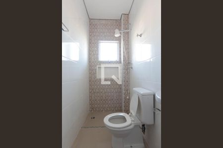 Banheiro de casa para alugar com 1 quarto, 35m² em Parque Paineiras, São Paulo
