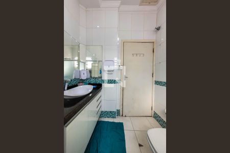 Casa à venda com 200m², 4 quartos e 2 vagasBanheiro