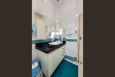 Casa à venda com 200m², 4 quartos e 2 vagasBanheiro