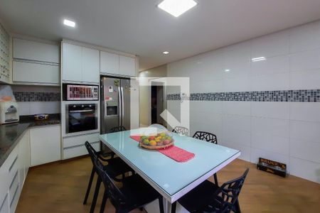 Casa à venda com 270m², 4 quartos e 4 vagasCozinha