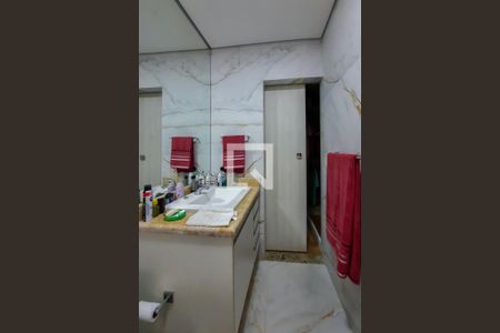 Casa à venda com 270m², 4 quartos e 4 vagasBanheiro da Suíte 1