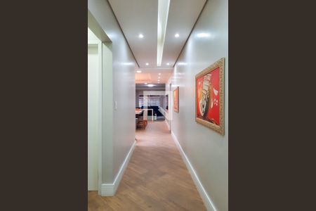 Casa à venda com 270m², 4 quartos e 4 vagasCorredor