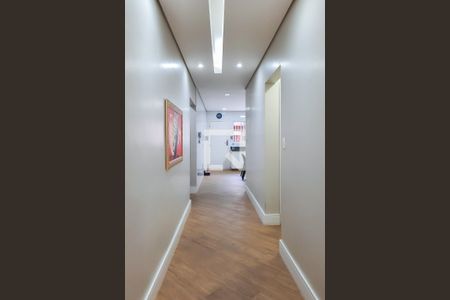 Casa à venda com 270m², 4 quartos e 4 vagasCorredor