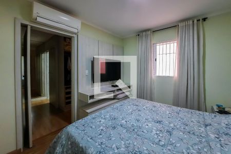 Casa à venda com 270m², 4 quartos e 4 vagasSuíte 1