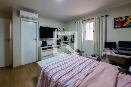 Casa à venda com 270m², 4 quartos e 4 vagasSuíte 2