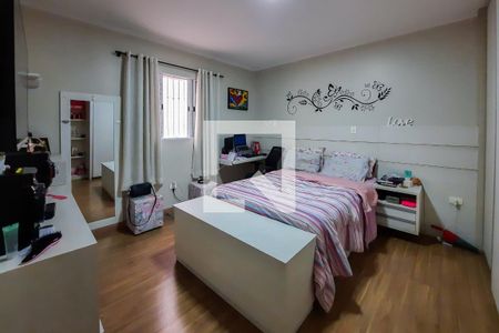 Casa à venda com 270m², 4 quartos e 4 vagasSuíte 2