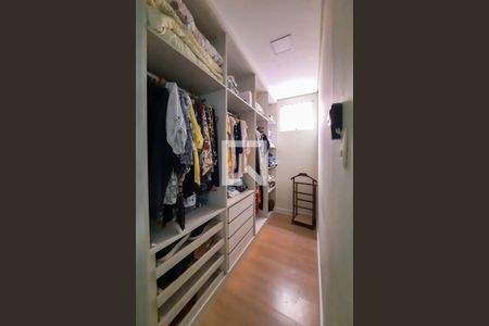 Casa à venda com 270m², 4 quartos e 4 vagasSuíte 1