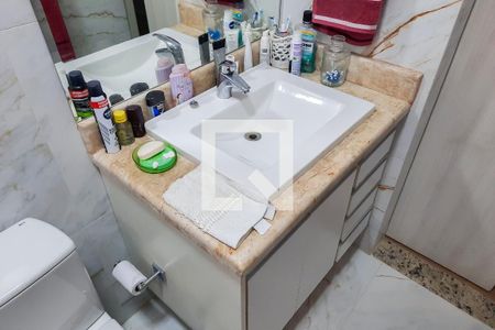 Casa à venda com 270m², 4 quartos e 4 vagasBanheiro da Suíte 1