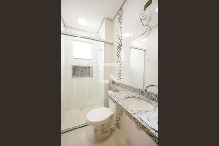 Banheiro social de kitnet/studio à venda com 1 quarto, 32m² em Vila Invernada, São Paulo
