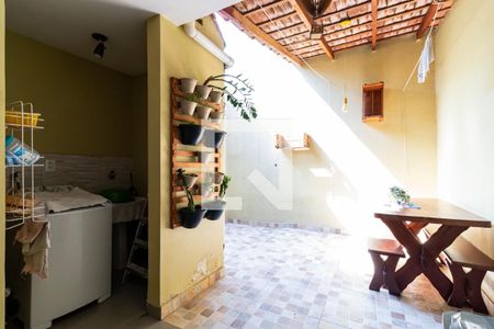 Casa para alugar com 80m², 2 quartos e 1 vaga1o. Andar - Quintal