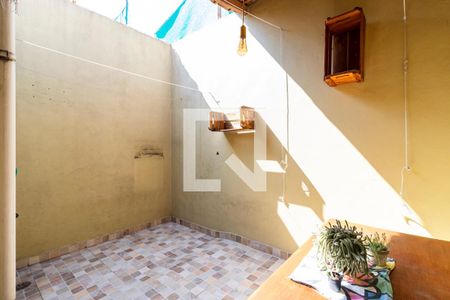 Casa para alugar com 80m², 2 quartos e 1 vaga1o. Andar - Quintal