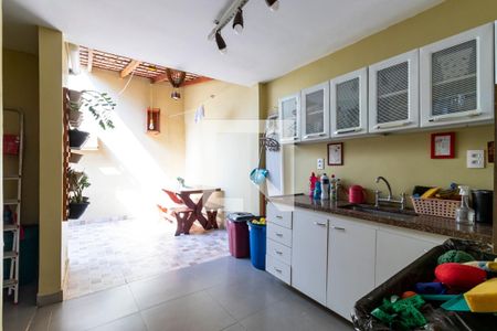 Casa para alugar com 80m², 2 quartos e 1 vaga1o. Andar - Quintal