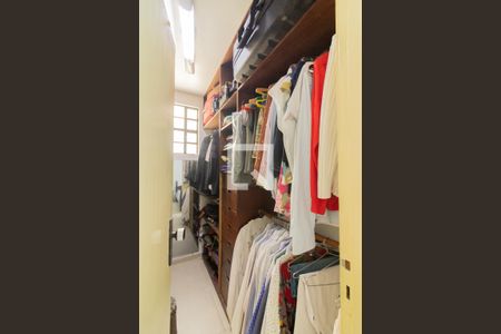 Casa à venda com 195m², 3 quartos e 3 vagasSuíte