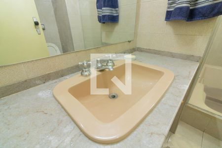 Casa à venda com 195m², 3 quartos e 3 vagasBanheiro