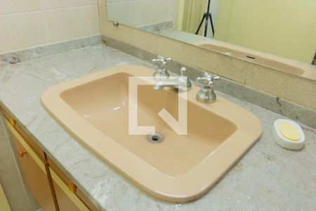 Casa à venda com 195m², 3 quartos e 3 vagasBanheiro