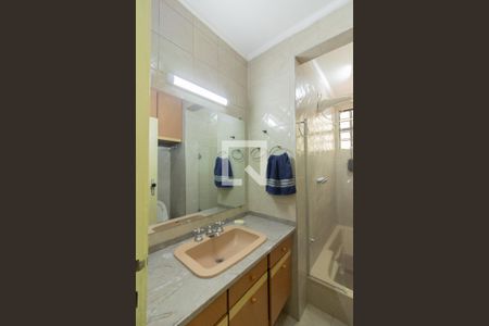 Casa à venda com 195m², 3 quartos e 3 vagasBanheiro