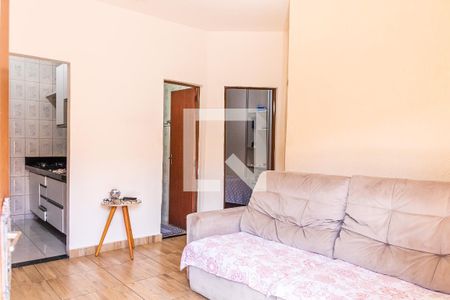 Sala de casa de condomínio à venda com 2 quartos, 60m² em Rio Branco, Belo Horizonte