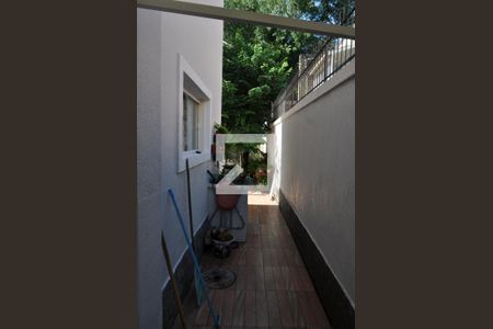 Casa à venda com 490m², 4 quartos e 3 vagasCorredor Lateral da Casa