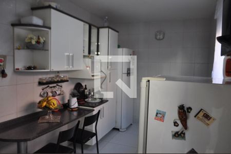 Casa à venda com 490m², 4 quartos e 3 vagasCozinha - Armários