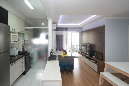 Sala e cozinha de apartamento para alugar com 2 quartos, 66m² em Jardim Piqueroby, São Paulo