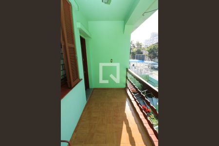 Casa à venda com 178m², 4 quartos e 1 vagaSacada - sala 2