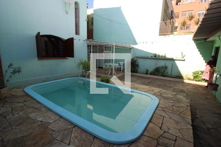Casa à venda com 178m², 4 quartos e 1 vagaPiscina