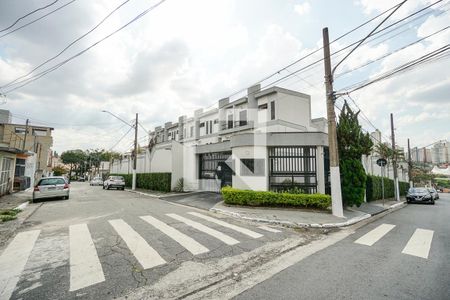 Casa de condomínio à venda com 150m², 3 quartos e 3 vagas Casa de condomínio à venda com 150m², 3 quartos e 3 vagasFachada