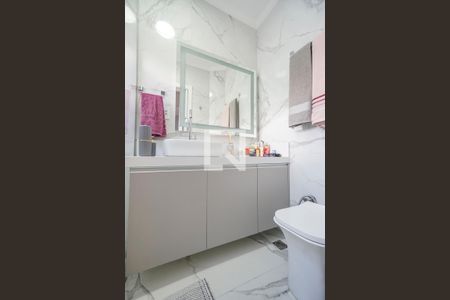 Casa de condomínio à venda com 150m², 3 quartos e 3 vagas Casa de condomínio à venda com 150m², 3 quartos e 3 vagasBanheiro da suíte
