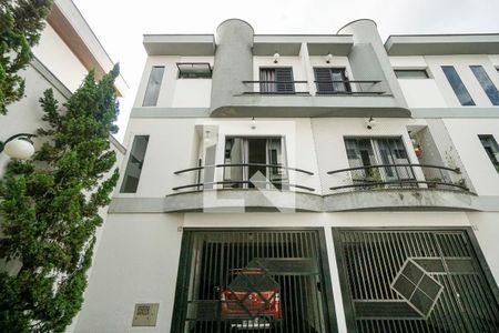 Casa de condomínio à venda com 150m², 3 quartos e 3 vagas Casa de condomínio à venda com 150m², 3 quartos e 3 vagasFachada