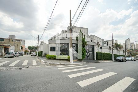 Casa de condomínio à venda com 150m², 3 quartos e 3 vagas Casa de condomínio à venda com 150m², 3 quartos e 3 vagasFachada