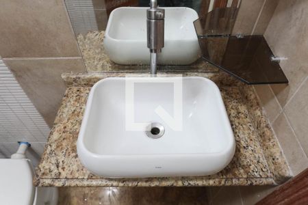 Casa à venda com 160m², 3 quartos e 2 vagas Casa à venda com 160m², 3 quartos e 2 vagasDetalhe banheiro