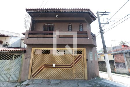 Casa à venda com 160m², 3 quartos e 2 vagas Casa à venda com 160m², 3 quartos e 2 vagasFachada