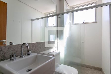 Banheiro de kitnet/studio para alugar com 1 quarto, 32m² em Indaiá, Belo Horizonte