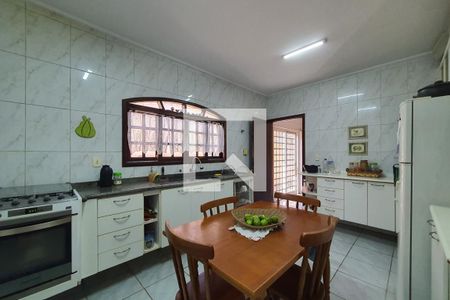 Casa à venda com 150m², 4 quartos e 2 vagasCozinha