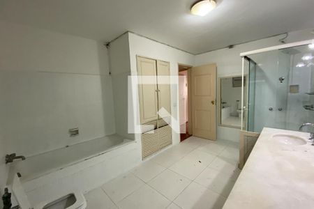 Apartamento para alugar com 367m², 4 quartos e 2 vagasBanheiro 1