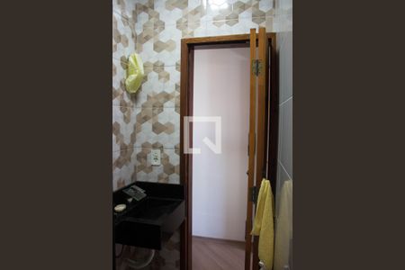 Casa de condomínio à venda com 60m², 2 quartos e 1 vaga Casa de condomínio à venda com 60m², 2 quartos e 1 vagaBanheiro