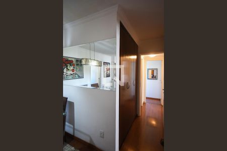 Corredor de apartamento à venda com 3 quartos, 99m² em Vila Suzana, São Paulo