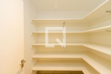 Apartamento para alugar com 330m², 4 quartos e 4 vagasDespensa