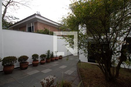 Casa à venda com 440m², 5 quartos e 8 vagasQuintal