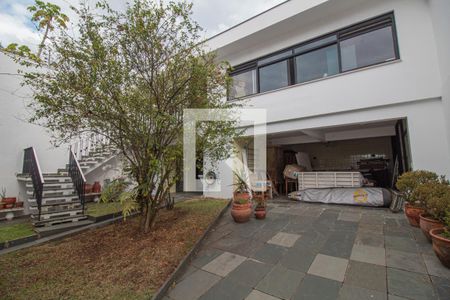 Casa à venda com 440m², 5 quartos e 8 vagasQuintal